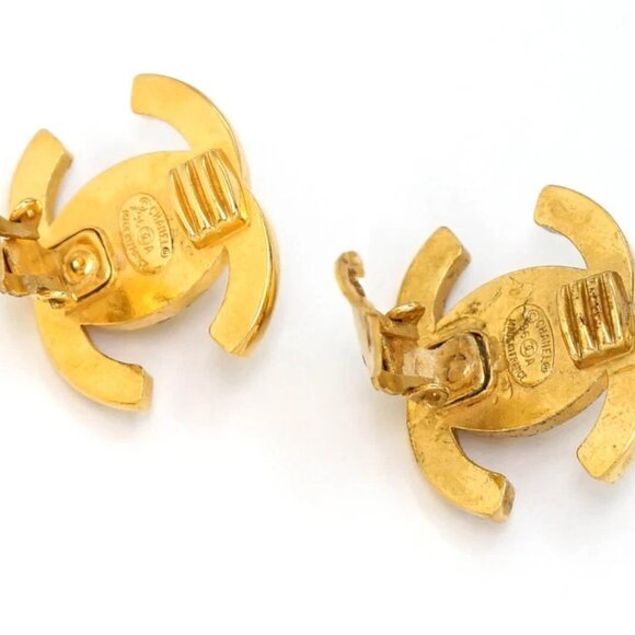 CHANEL CC Logos Rhinestone Large Turnlock Clip-On Earrings Gold Tone 96A Auth - Picture 4 of 6